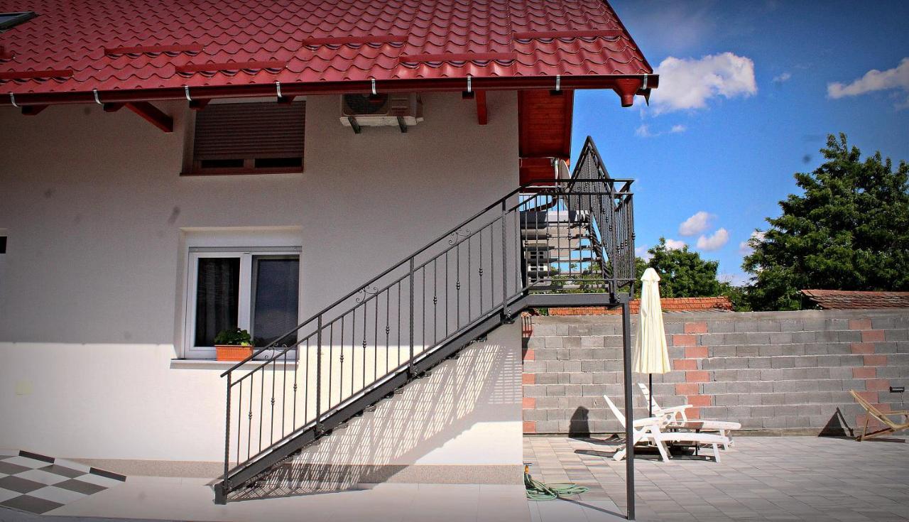 Yosefsfeld Bed & Breakfast Kutjevo Exterior foto